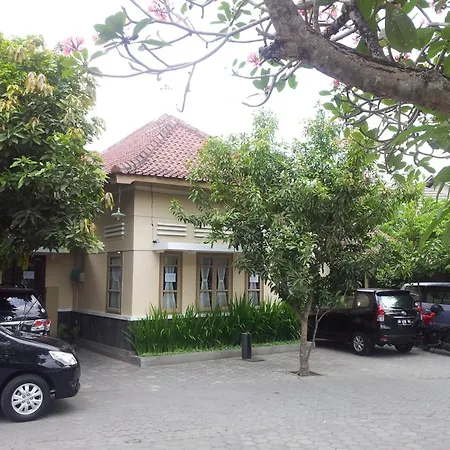 Ndalem Suratin Guesthouse-2